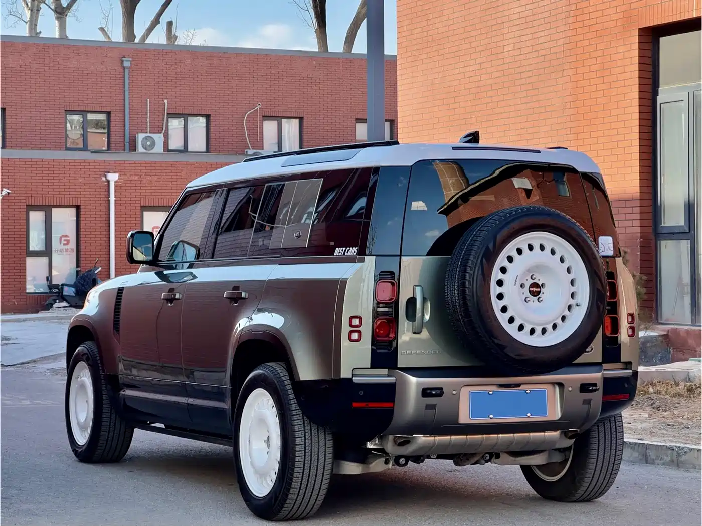 Land Rover Defender 2024 110 3.0T P400 X-DYNAMIC HSE фото 4