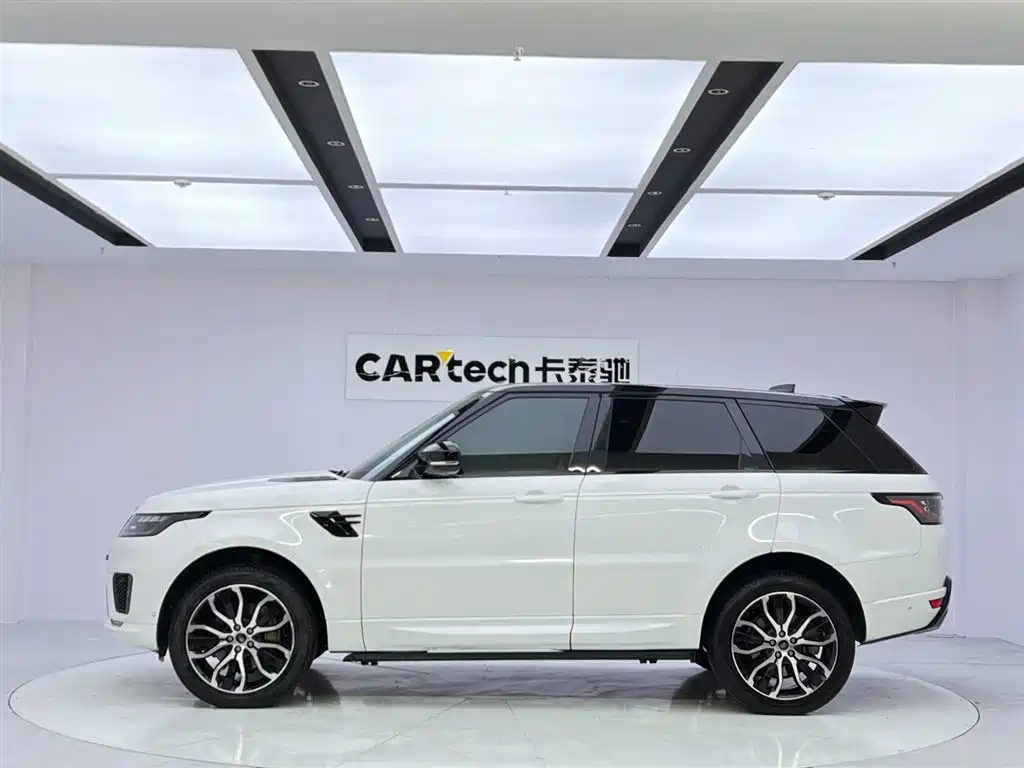 Land Rover Range Rover Sport 2022 3.0 L6 Gloss Black Edition фото 2