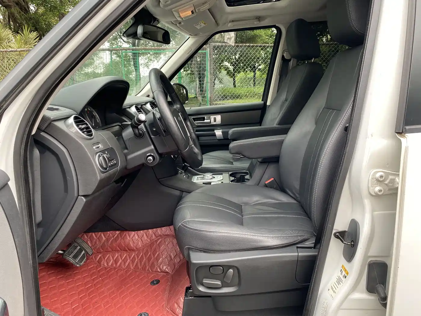 Land Rover Discovery 2016 3.0 SC Gloss Black Collector's Edition HSE фото 5