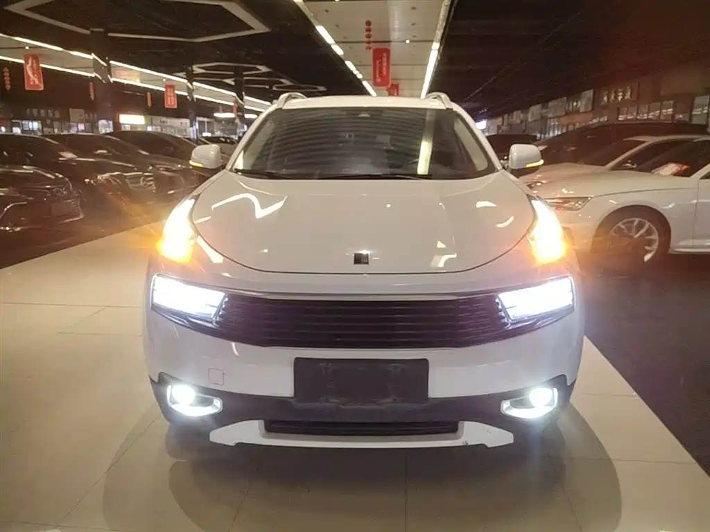Lynk & Co 01 2017 2.0T 2WD Pro Version фото 3