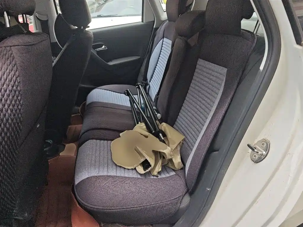 Volkswagen Polo 2018 1.5L Manual Safe Drive фото 13