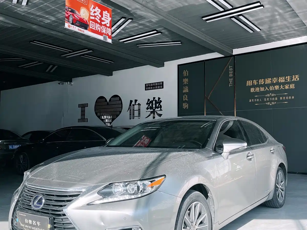 Фото 1 - Lexus ES