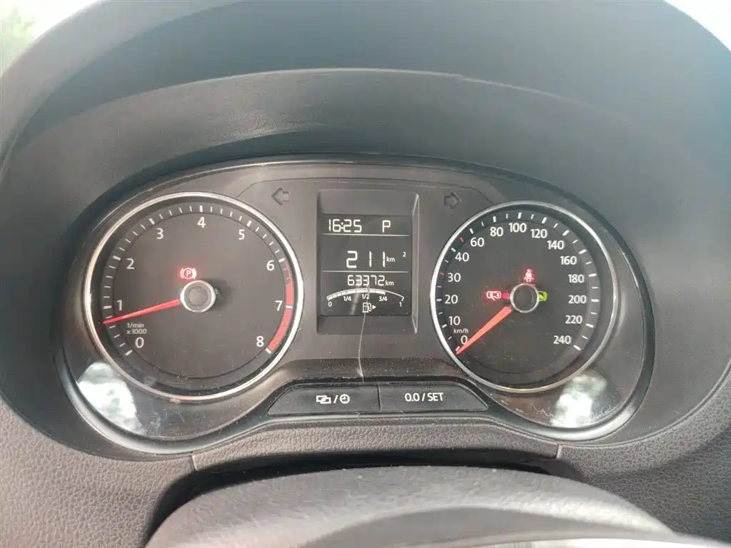 Volkswagen Polo 2016 1.6L Automatic Comfort фото 7