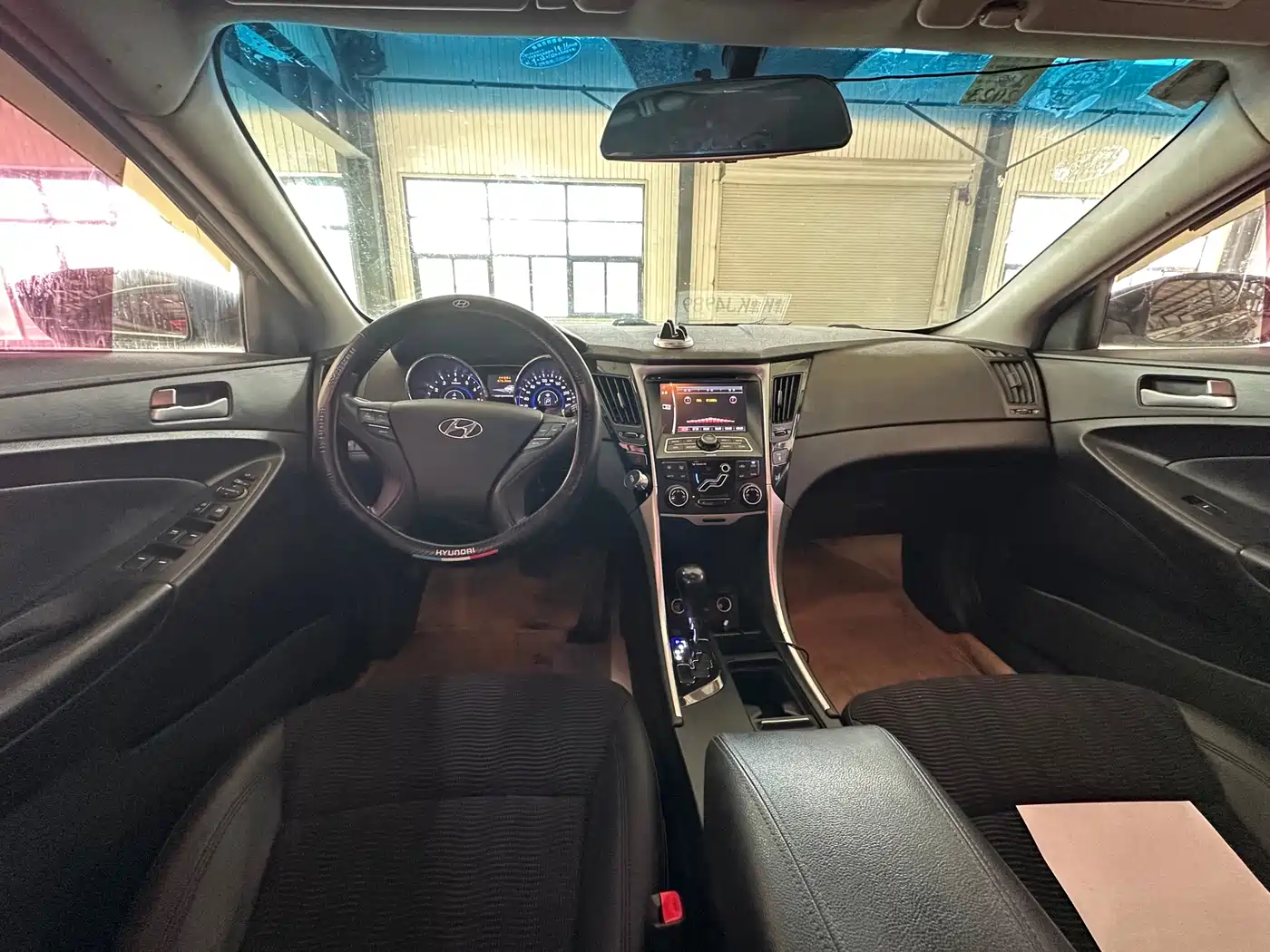 Hyundai Sonata 2011 2.0L Auto Leading Edition фото 10