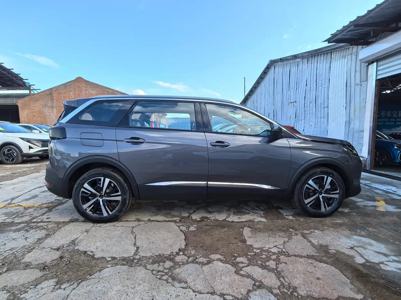 Peugeot 5008 фото 7