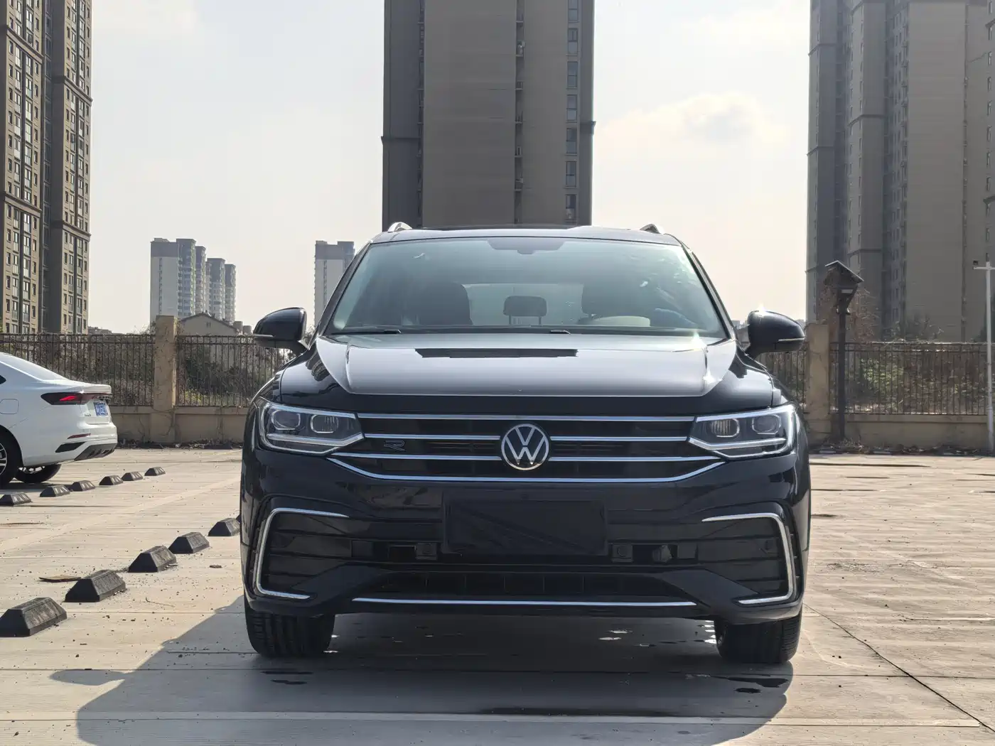 Volkswagen Tiguan L 2025 330TSI Automatic 2WD R-Line Dragon Glory Edition фото 2