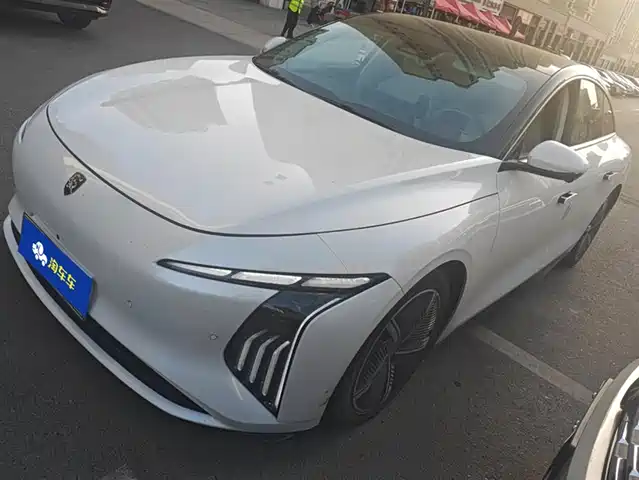 Dongfeng Fengxing Stellar S7 2024 555 Luxury Edition