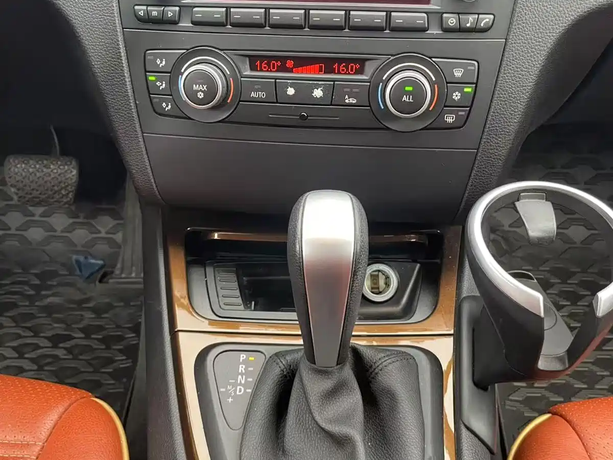 BMW 1 Series (Import) 2010 120i Chocolate Limited Edition фото 11