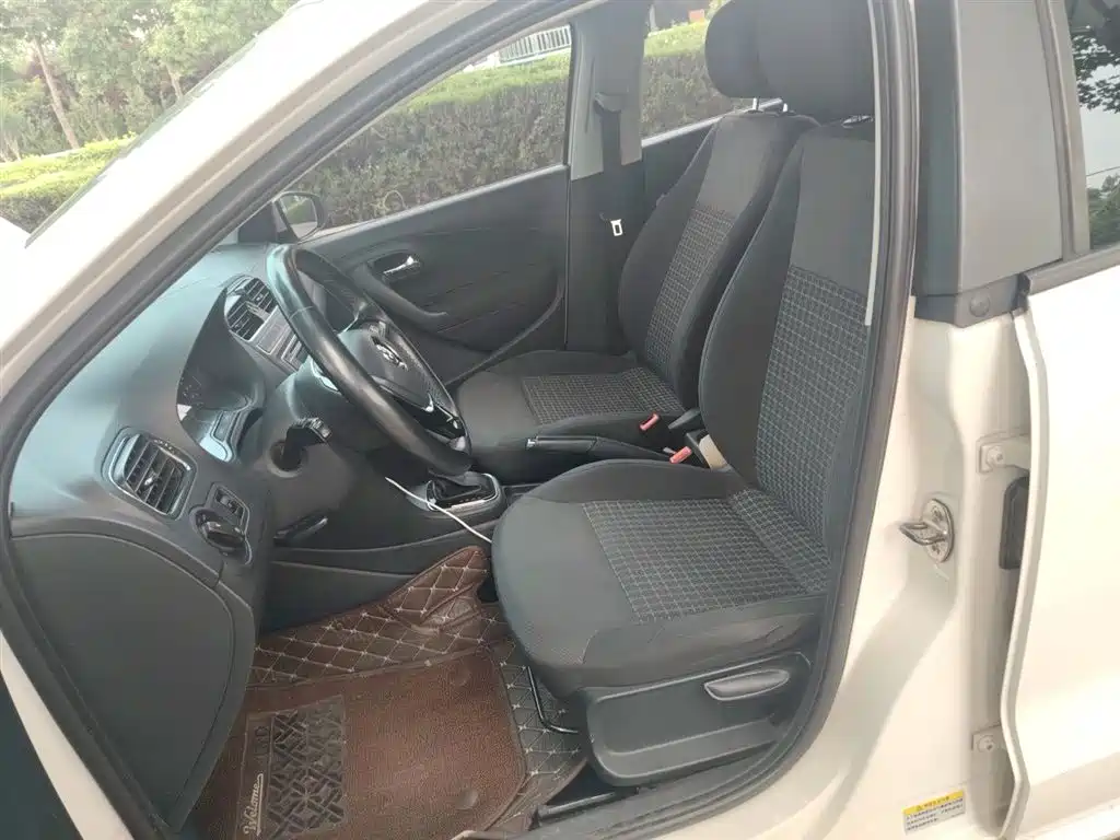 Volkswagen Polo 2016 1.6L Automatic Comfort фото 11