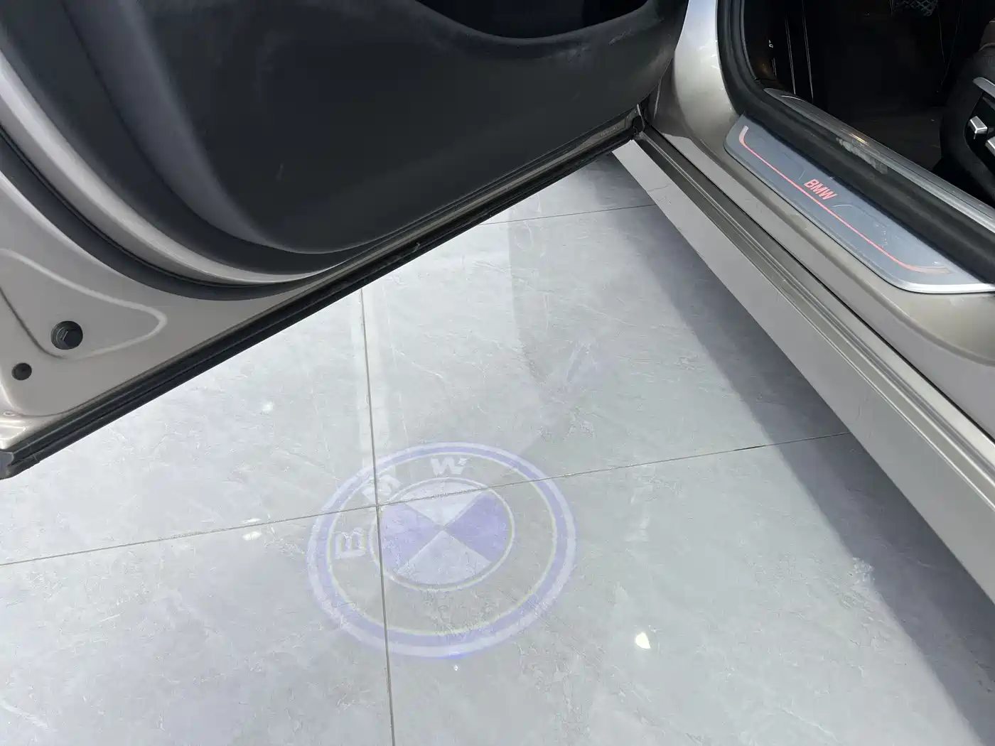 BMW 7 Series 2016 740Li Leading Edition фото 15