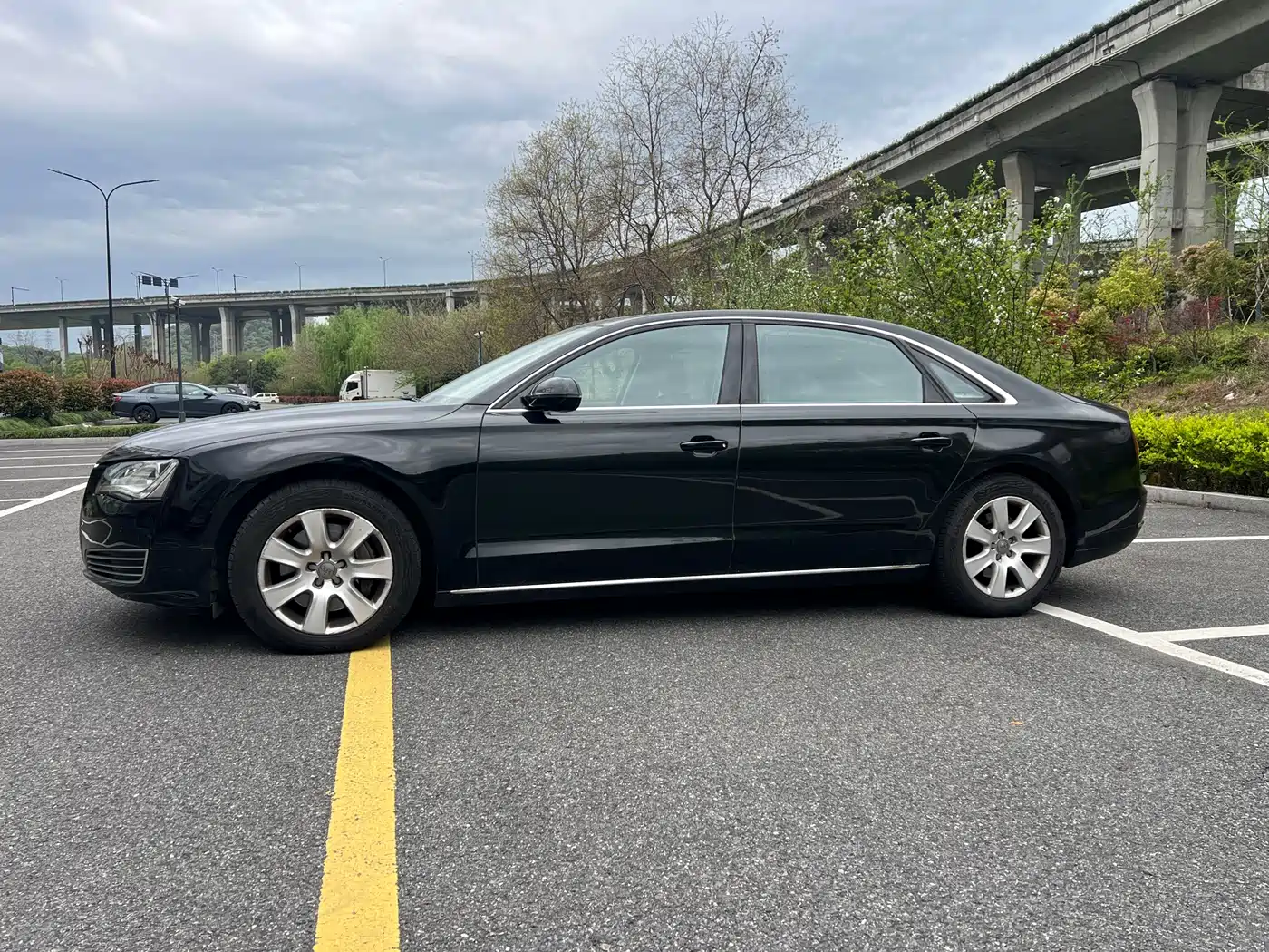 Audi A8 2012 A8L 45 TFSI quattro Luxury фото 4