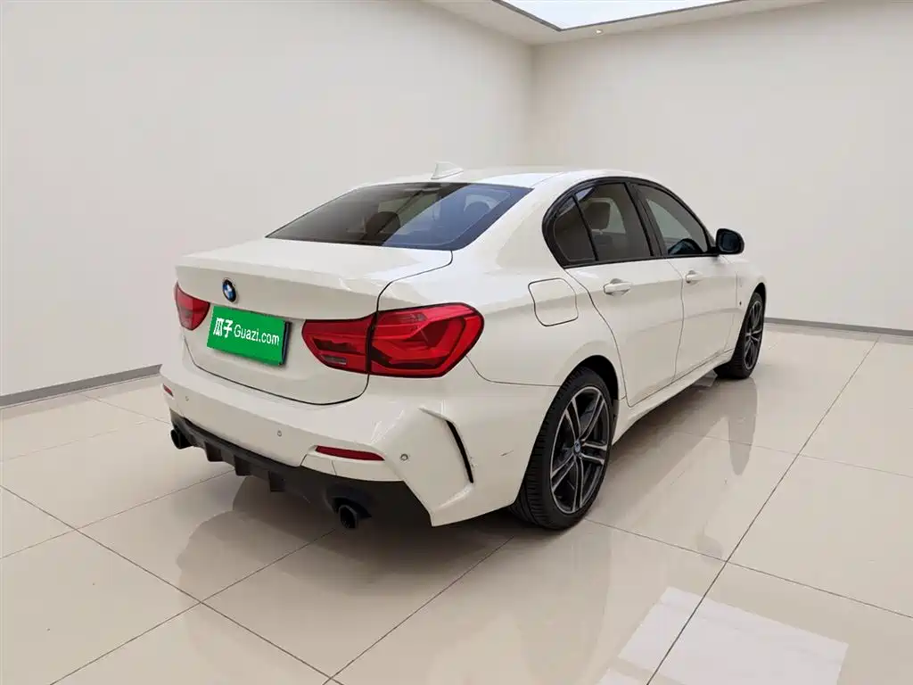 BMW 1 Series 2021 125i M Sport Black Night Edition фото 6