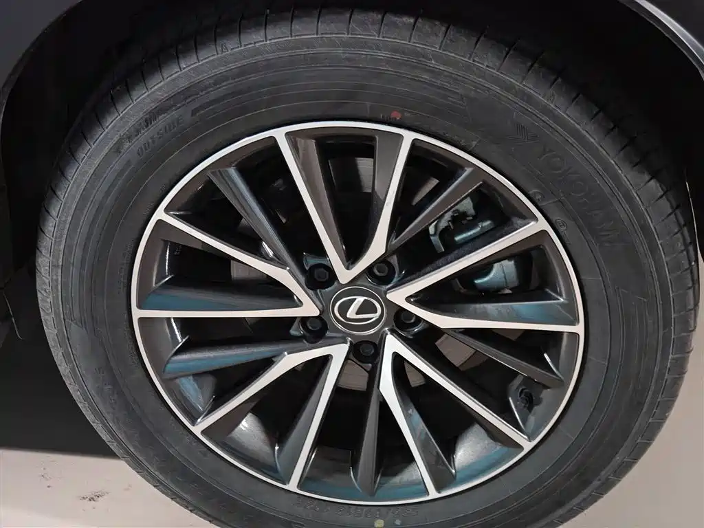 Lexus NX 2022 350h FWD Joy Creation Edition фото 28