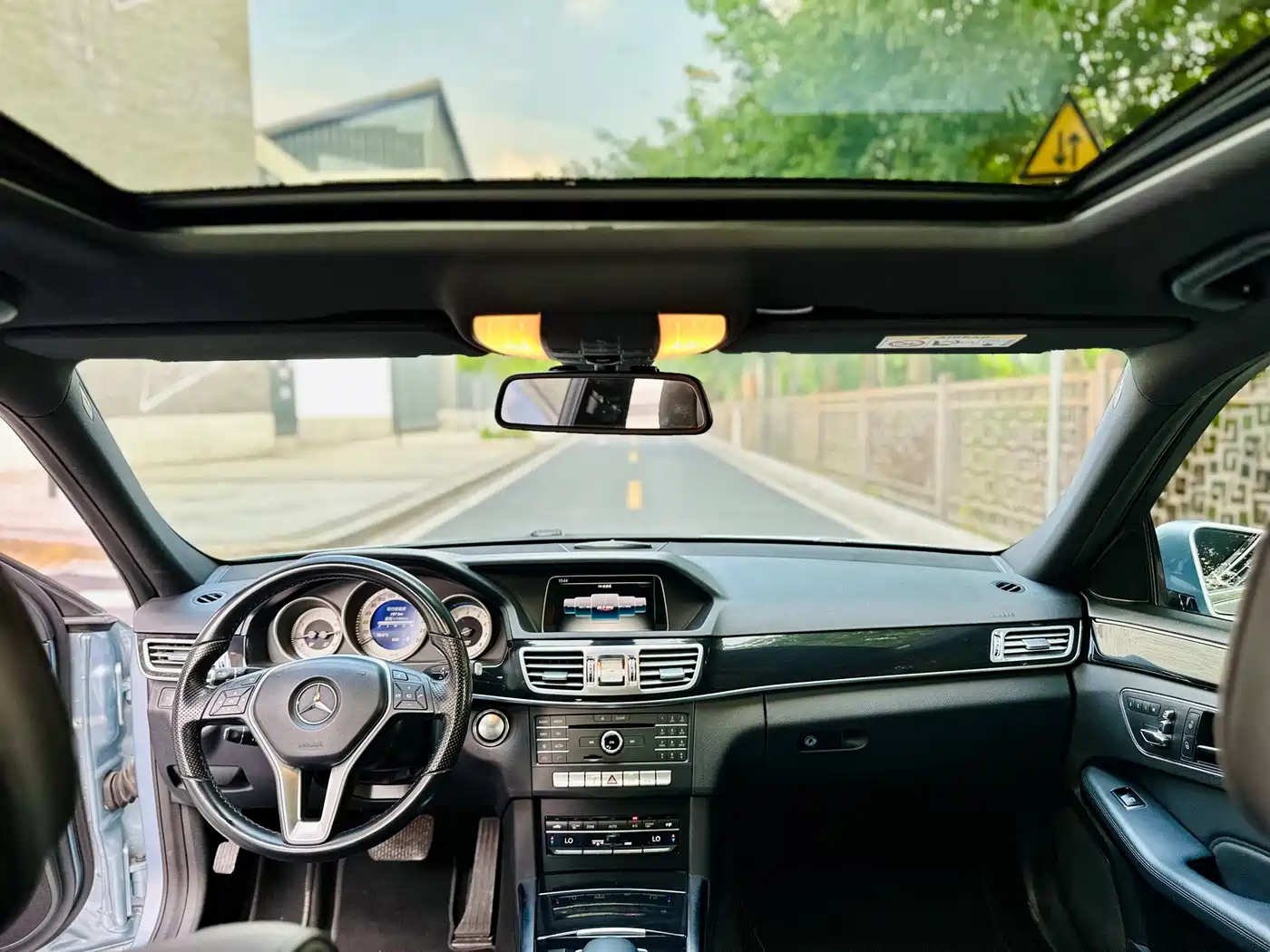 Mercedes-Benz E-Class 2015 Facelift E 260 L Sport фото 16