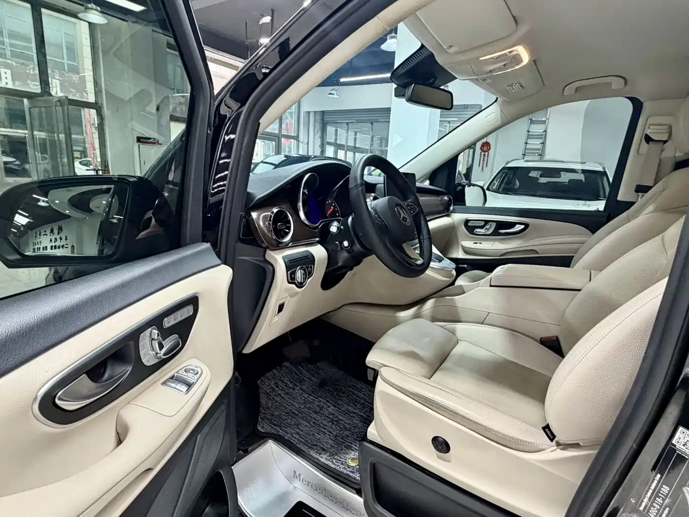 Mercedes-Benz V-Class 2022 V 260 Pilot Edition фото 8