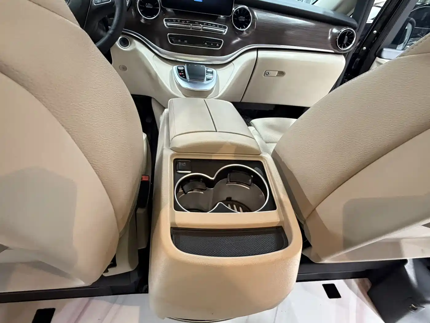 Mercedes-Benz V-Class 2022 V 260 Pilot Edition фото 23