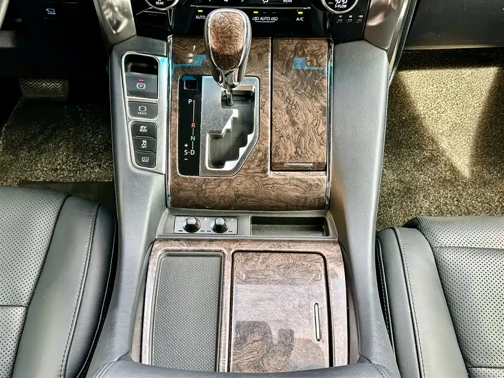 Toyota Vellfire 2019 Hybrid 2.5L HV Premium Edition фото 27
