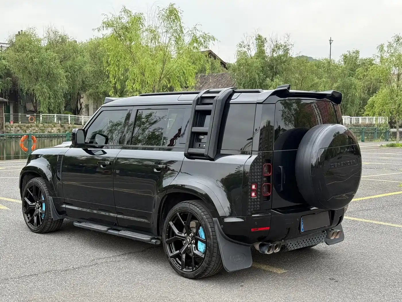 Land Rover Defender 2020 Model 110 P400 SE фото 4