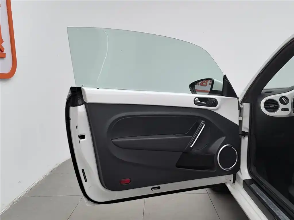 Volkswagen Beetle 2014 1.4TSI Comfort Edition фото 8