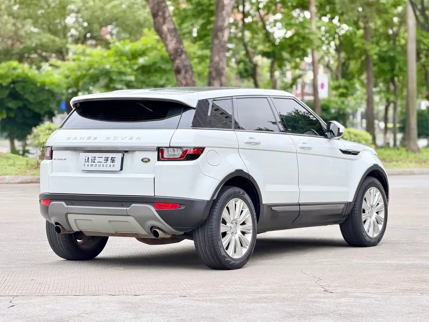 Land Rover Range Rover Evoque 2017 2.0T SE Smart Shine Edition фото 5