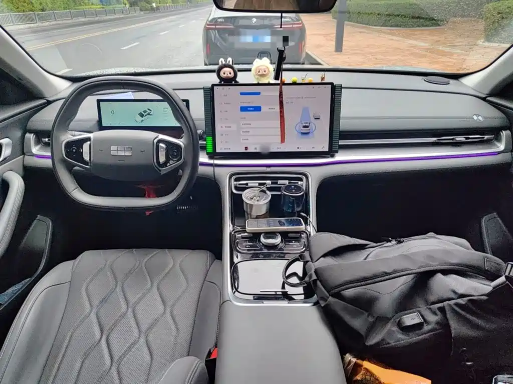 Geely Galaxy Galaxy A7 2025 EM-i 70km Luxury Edition фото 5