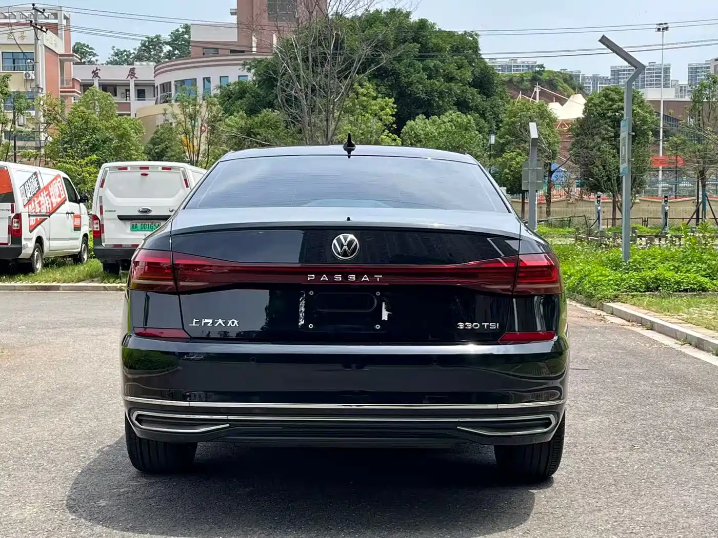 Volkswagen Passat 2023 Facelift 330TSI Starlight Elite Edition фото 8