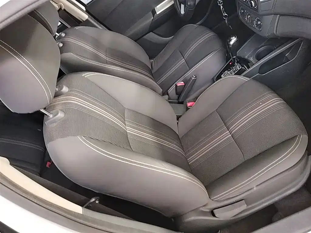 Dongfeng Aeolus Dongfeng Fengshen AX3 2016 2016 1.5L Automatic Trendy Cool Edition