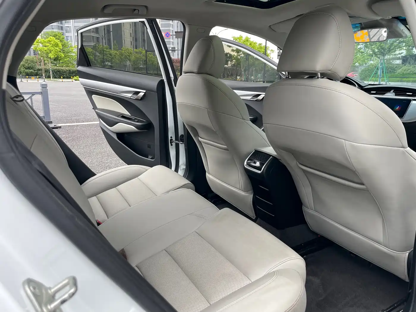Фото 9 - Geely Binrui