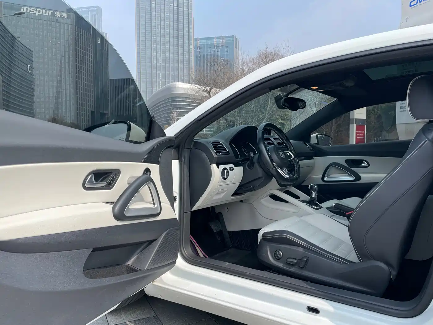 Volkswagen Scirocco 2015 2.0TSI Luxury Edition фото 10