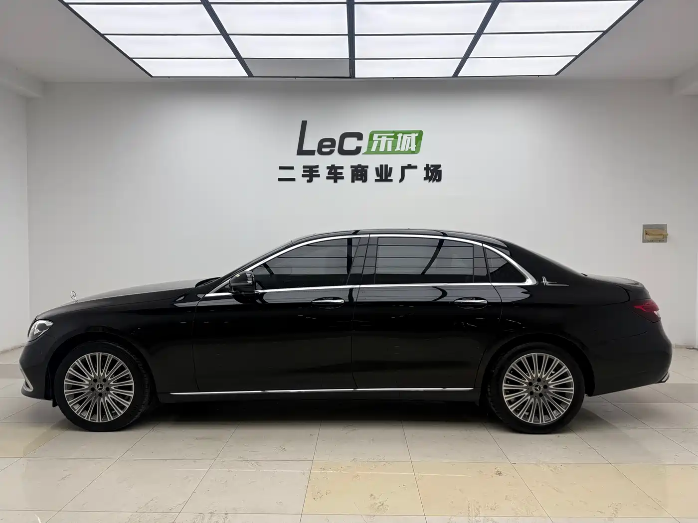 Mercedes-Benz E-Class 2021 E 300 L Fashion фото 3