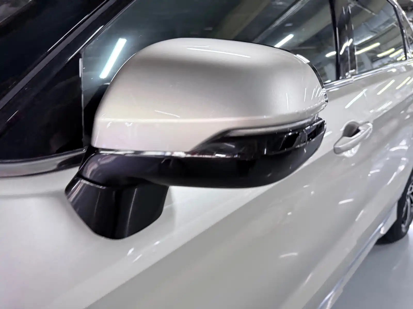 Фото 6 - Honda UR-V