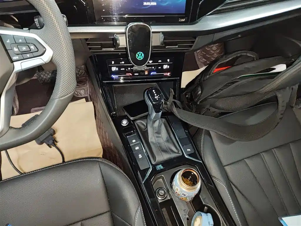 Volkswagen Passat 2025 Outstanding 330TSI Starlight Elite Edition фото 14