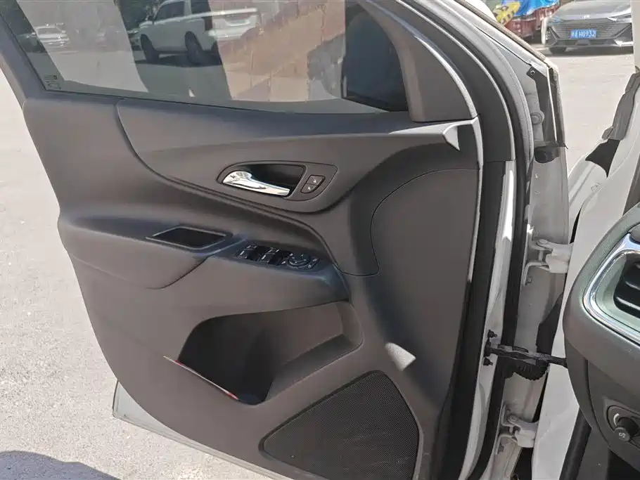 Chevrolet Equinox 2018 535T Automatic Galloping Edition фото 7