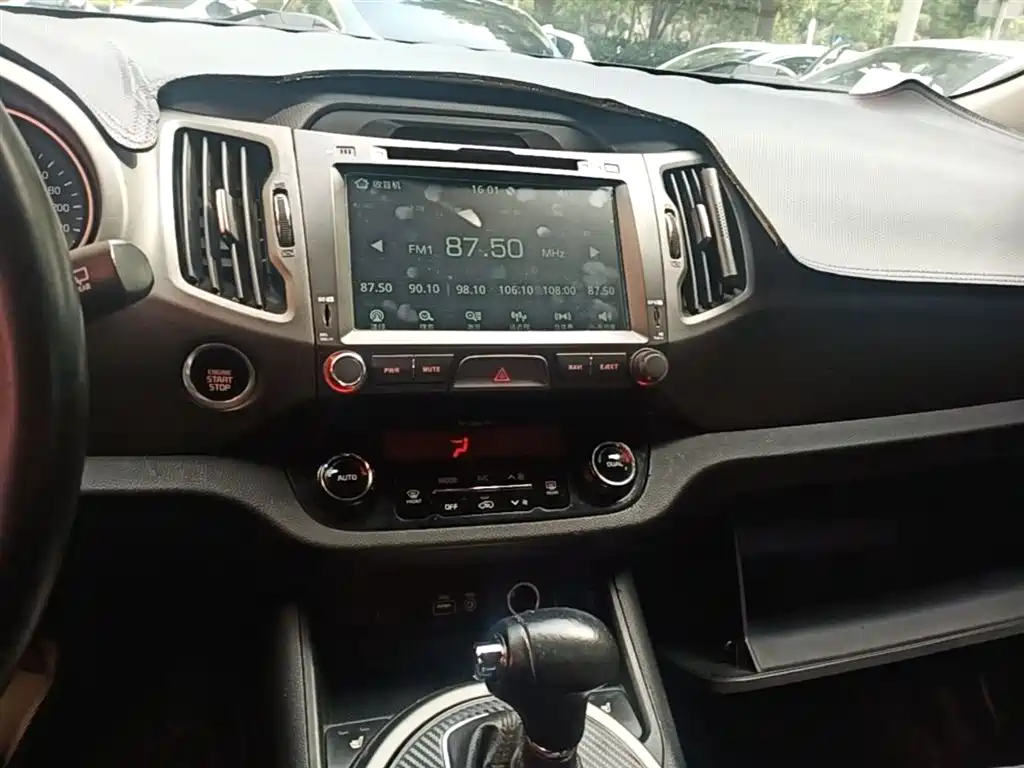 Kia Sportage 2015 2.0L Automatic 2WD DLX фото 13
