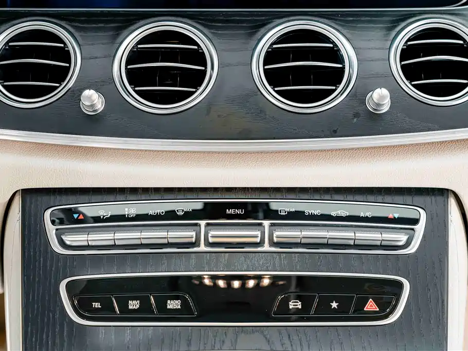 صورة 13 - Mercedes-Benz E-Class