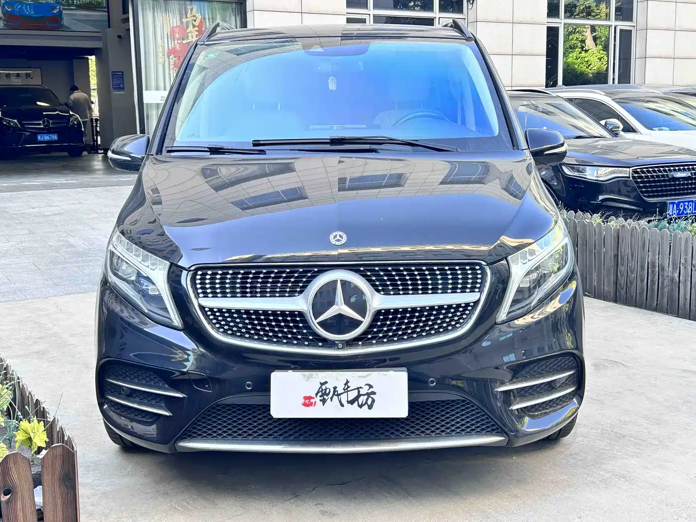 Mercedes-Benz V-Class 2020 Model V 260 L Long Wheelbase Luxury фото 2
