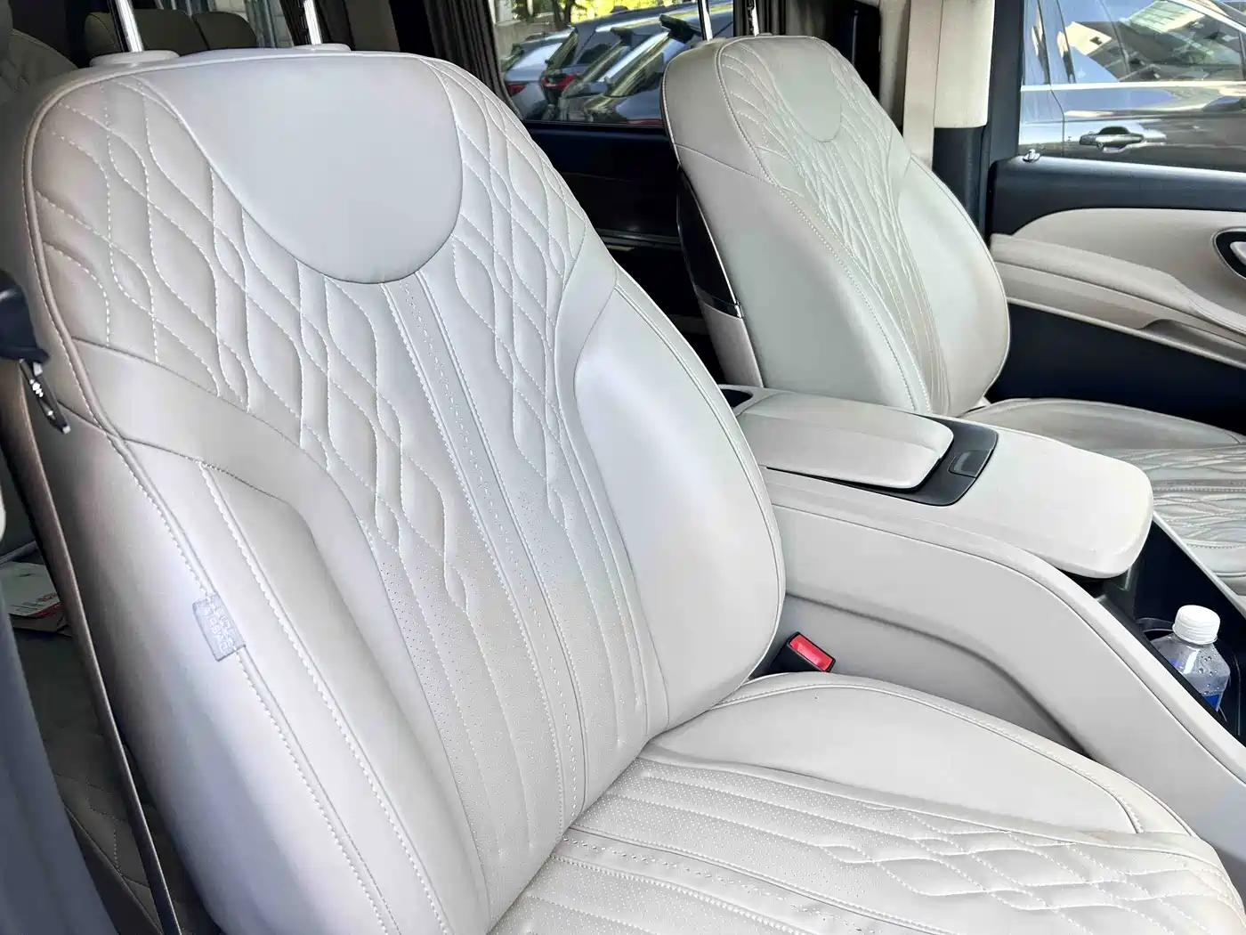 Mercedes-Benz V-Class 2020 Model V 260 L Long Wheelbase Luxury фото 15