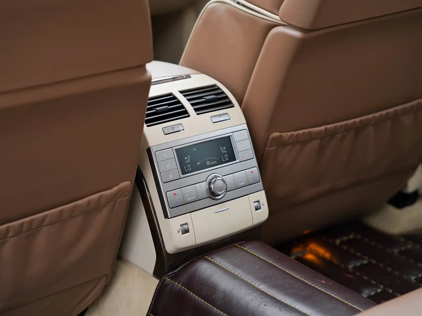 Volkswagen Phaeton 2012 3.0L Elite Custom фото 22