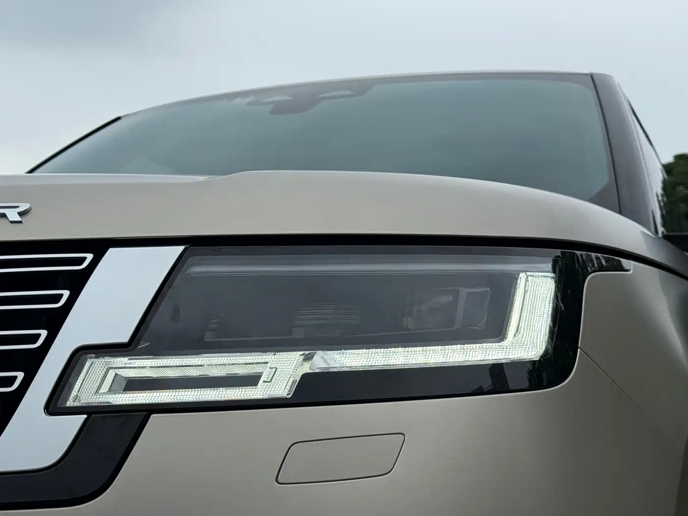 Land Rover Range Rover 2023 4.4 V8 530PS Launch Edition фото 4