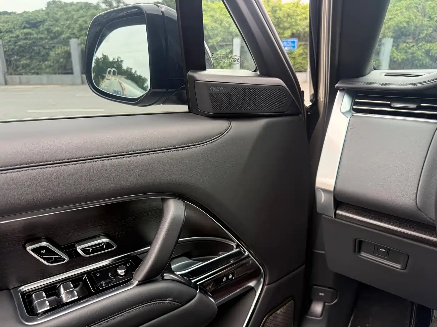 Land Rover Range Rover 2023 4.4 V8 530PS Launch Edition фото 11