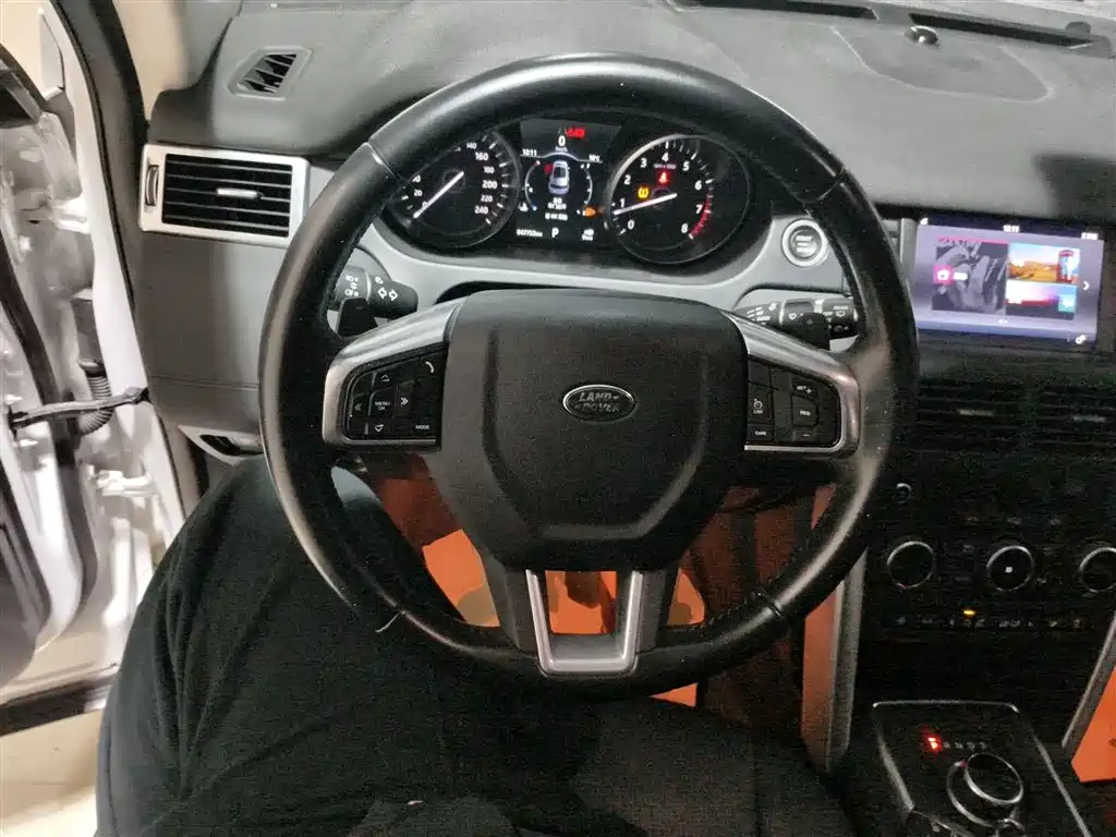 Land Rover Discovery Sport 2018 240PS SE Edition фото 11