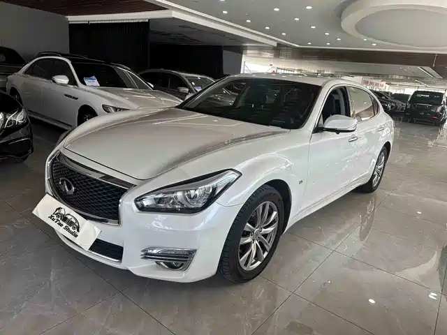 INFINITI Q70