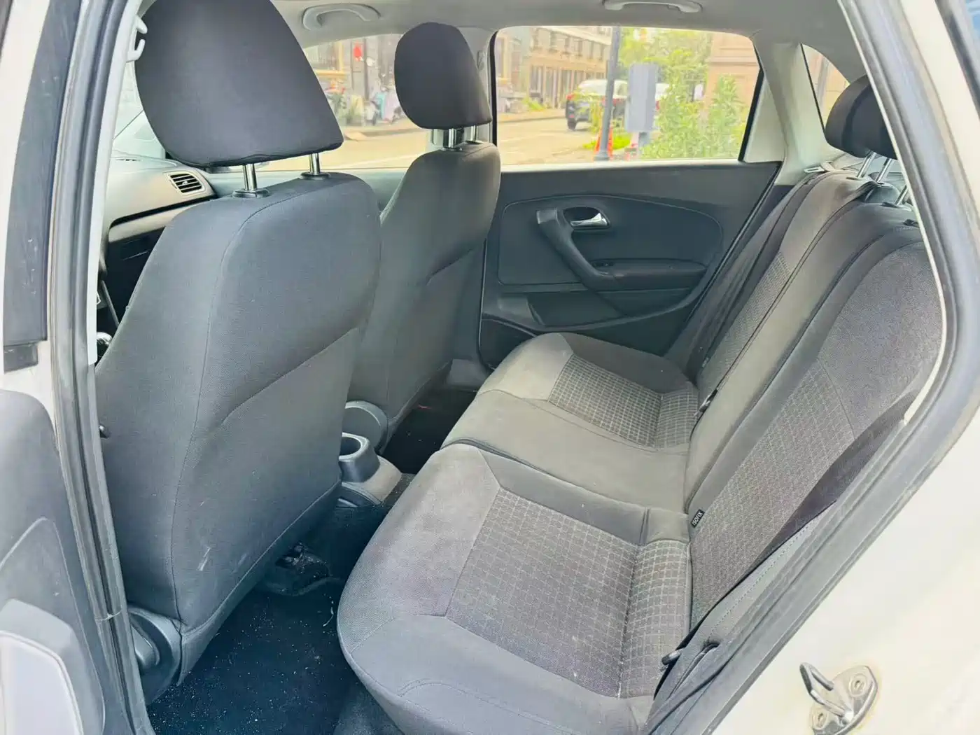 Volkswagen Polo 2016 1.6L Automatic Comfort фото 8