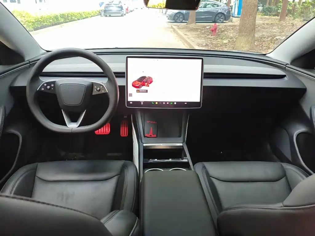 Фото 10 - Tesla Model 3