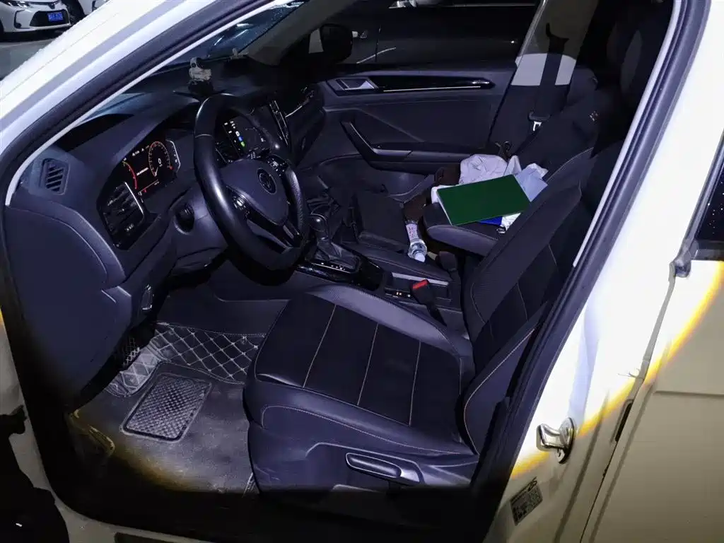 Volkswagen T-ROC 2021 280TSI DSG 2WD Comfort Smart Connect 30th Anniversary Edition фото 11