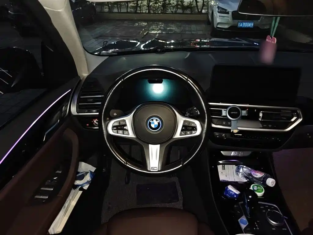 BMW iX3 2022 Leading Edition фото 3