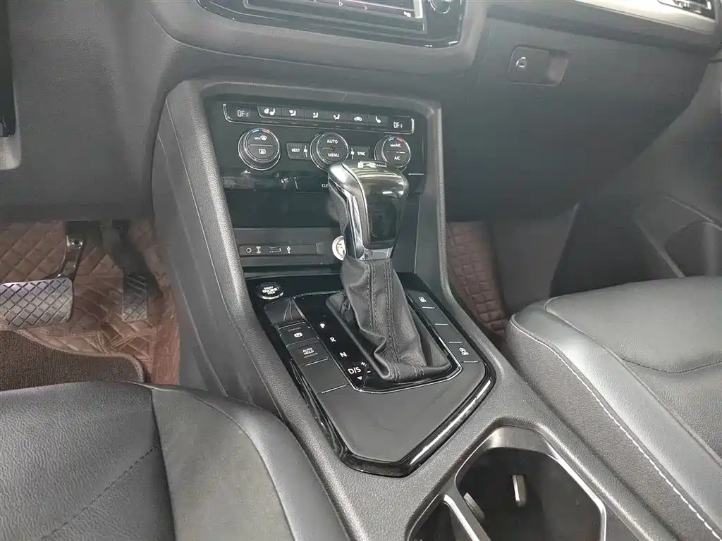 Volkswagen Tiguan L 2018 330TSI Automatic 2WD Luxury Edition фото 10