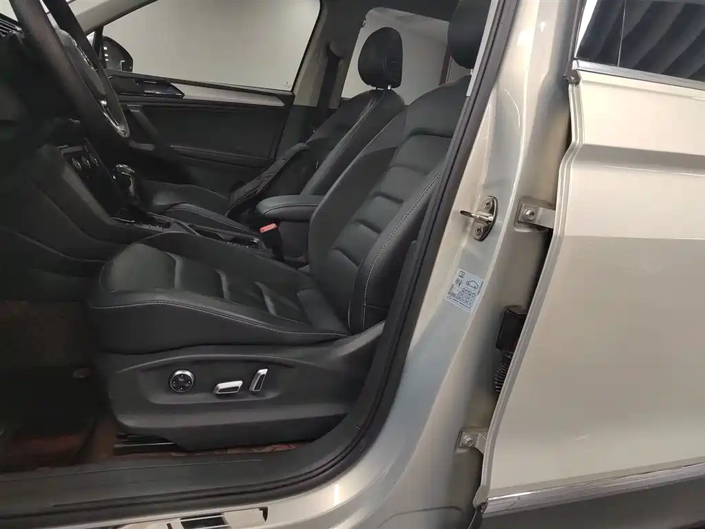 Volkswagen Tiguan L 2018 330TSI Automatic 2WD Luxury Edition фото 11