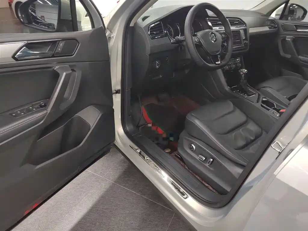 Volkswagen Tiguan L 2018 330TSI Automatic 2WD Luxury Edition фото 12