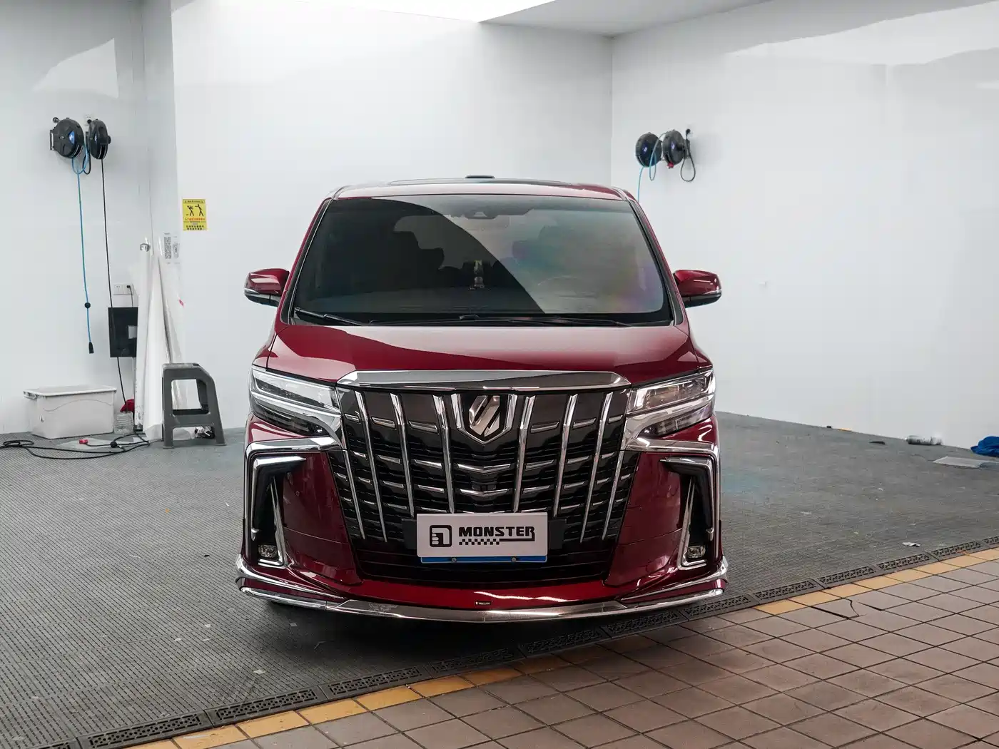 Toyota Alphard 2019 Hybrid 2.5L Premium Edition фото 2